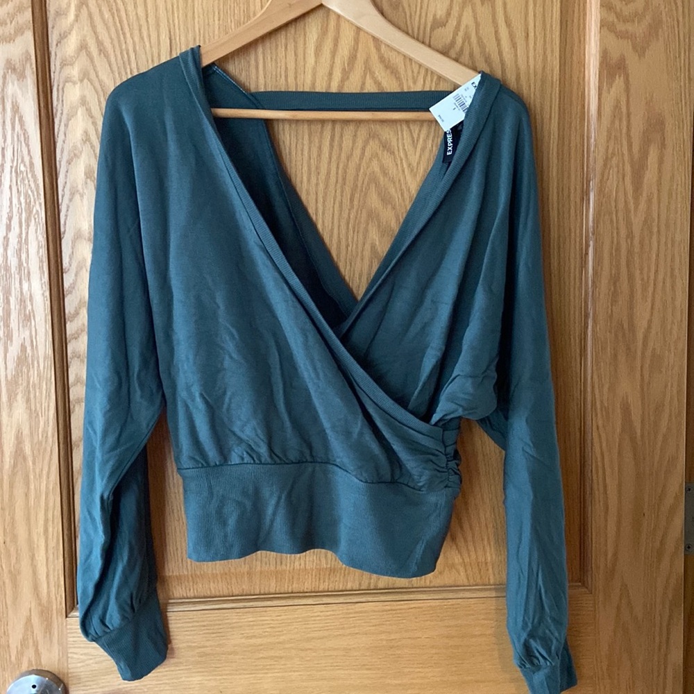 NWT Express Solid Wrap Front Sweatshirt Women’s Size Small